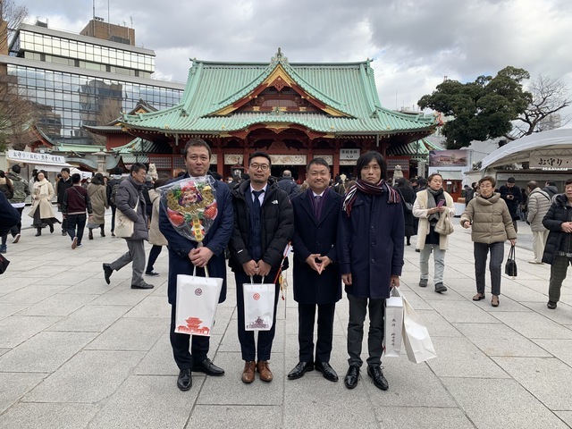 写真：神田神宮前集合写真